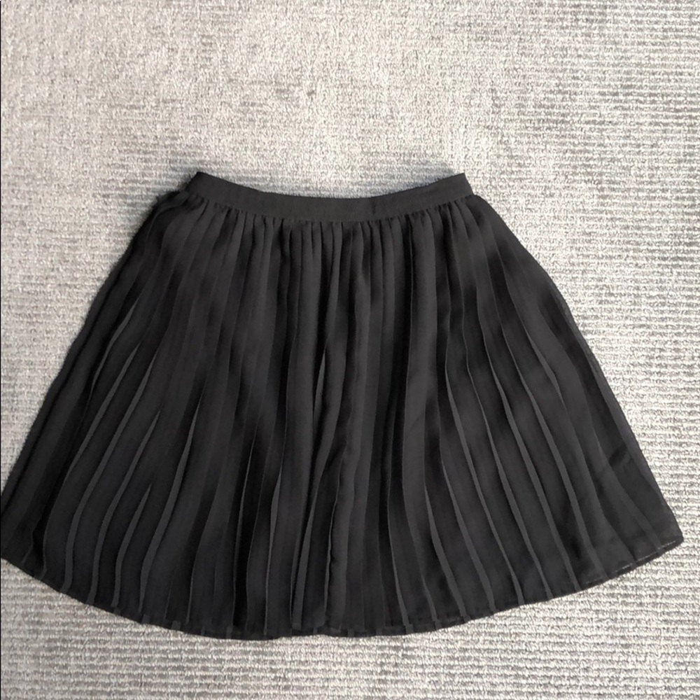 Uniqlo Black pleated mini skirt XS